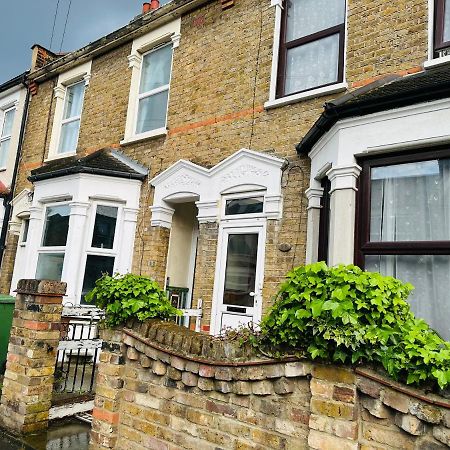2 Bedroom Double Bed In East Londra Dış mekan fotoğraf