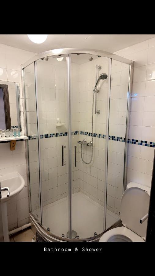 2 Bedroom Double Bed In East Londra Dış mekan fotoğraf