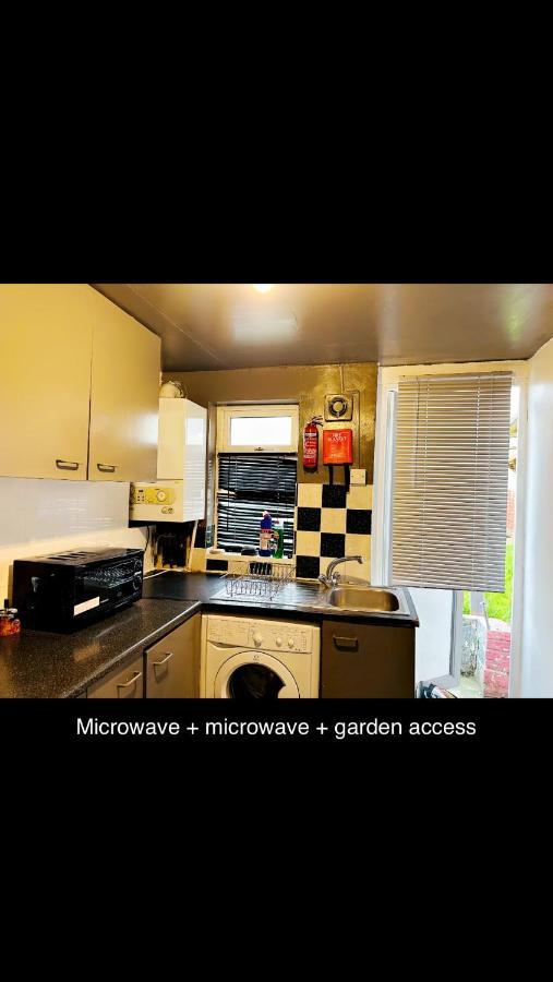 2 Bedroom Double Bed In East Londra Dış mekan fotoğraf