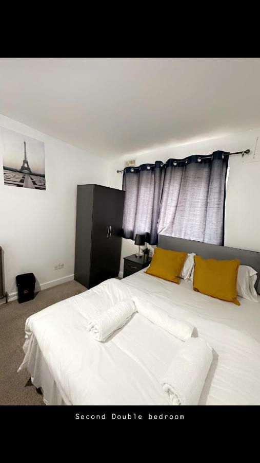 2 Bedroom Double Bed In East Londra Dış mekan fotoğraf