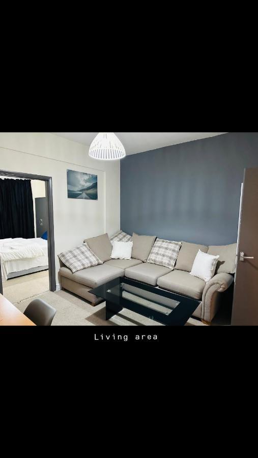 2 Bedroom Double Bed In East Londra Dış mekan fotoğraf