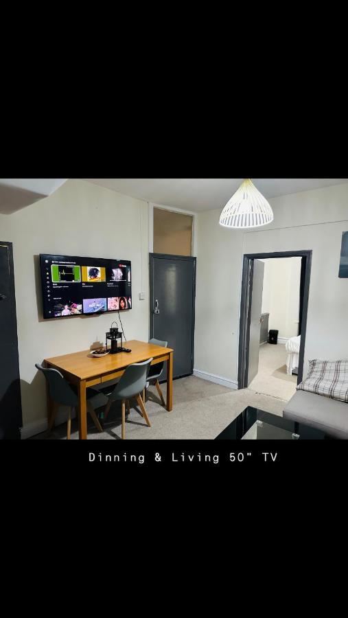 2 Bedroom Double Bed In East Londra Dış mekan fotoğraf