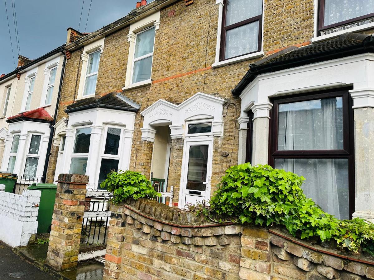 2 Bedroom Double Bed In East Londra Dış mekan fotoğraf